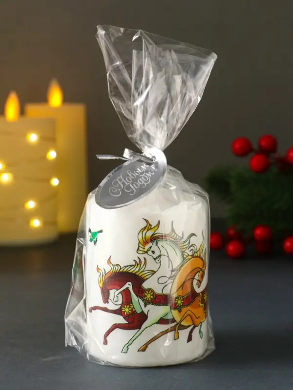 Свеча новогодняя пеньковая "Три коня" 6х6х8 см