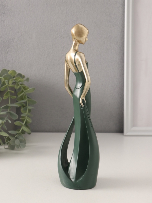 Сувенир полистоун  Сувенир полистоун "Девушка в зелёном платье со шлейфом" золото 7х5х24 см