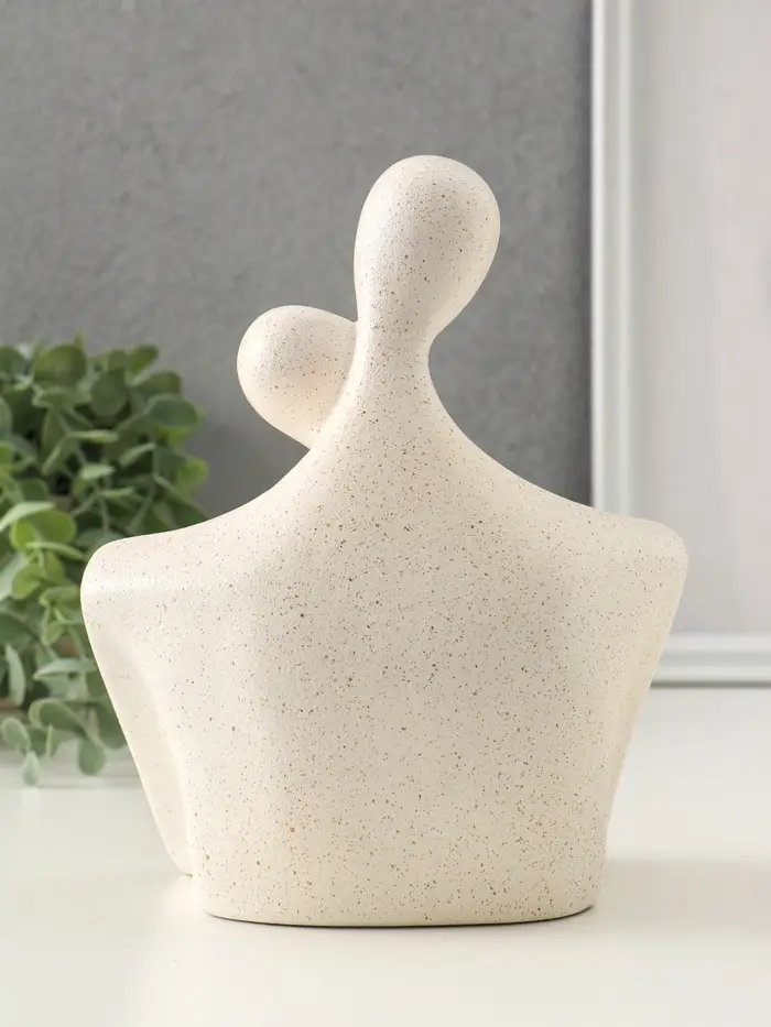 Бюст полистоун "Влюблённые - поцелуй, с золотым сердцем" песочный 15х9х18,5 см Бюст полистоун "Влюблённые - поцелуй, с золотым сердцем" песочный 15х9х18,5 см