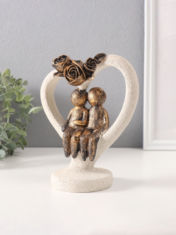 Сувенир полистоун  Сувенир полистоун "Влюблённые человечки в каменном сердце с розами" под бронзу 8,8х15,7х20см   10686