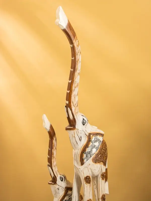 Сувенир Сувенир "Слоны" дерево 20х12х100 см, цв. белый