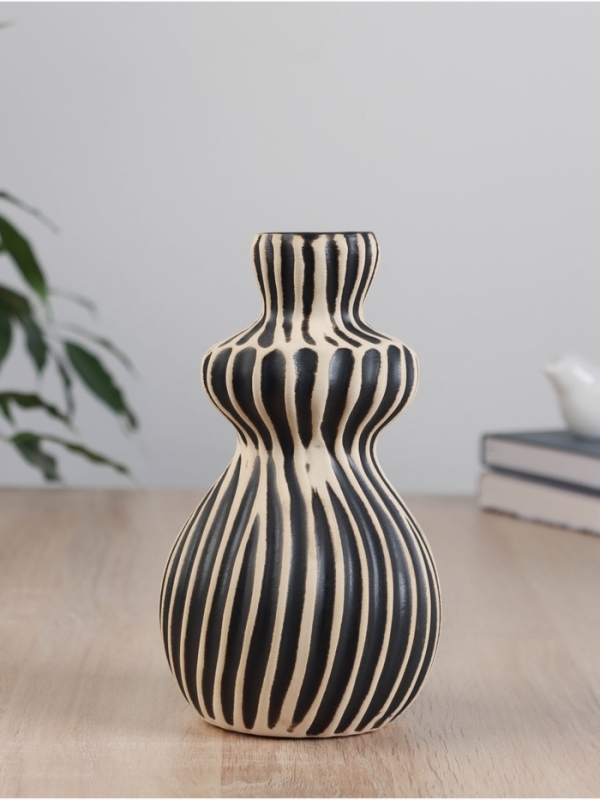 Ваза керамика настольная Ваза керамика настольная "Дилис" d-3,5см, 19х10 см, чёрный