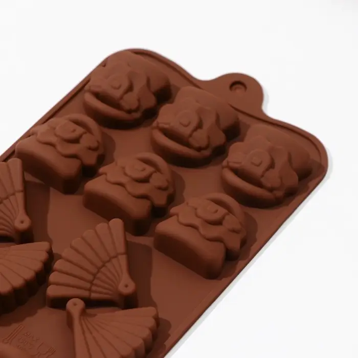 Форма для кондитерских украшений Доляна «Дамский набор», силикон, 21×11×1,5 см, 14 ячеек, коричневая
