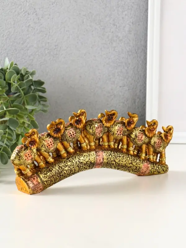Фигурка полистоун &laquo;Семь африканских слонов в золотой, ажурной попоне&raquo;, 10.7&times;29&times;4 см