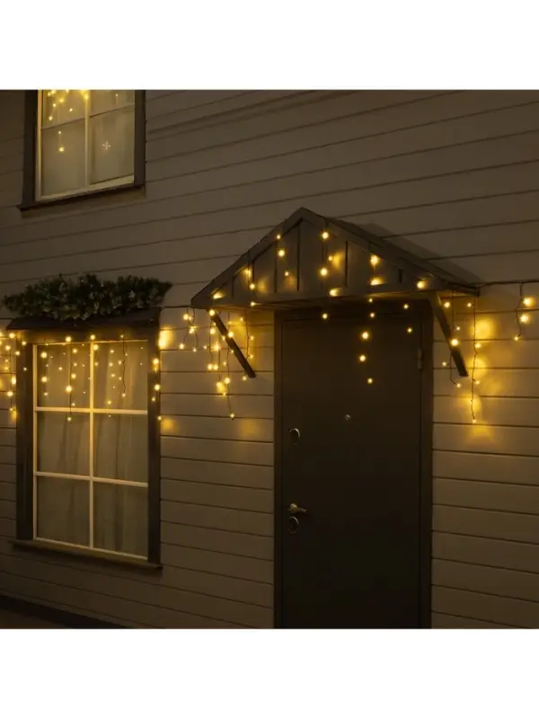 Гирлянда &laquo;Бахрома&raquo; 6&times;0.7 м, IP44, УМС, тёмная нить, 120 LED, свечение тёплое белое, 220 В