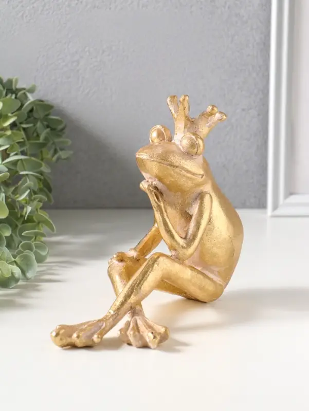Сувенир полистоун "Принцесса-лягушка в короне" золото 19х9,3х16,5 см