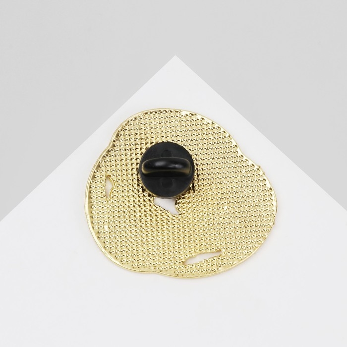 Значок «Небесные коты», цветной в золоте Значок «Небесные коты», цветной в золоте