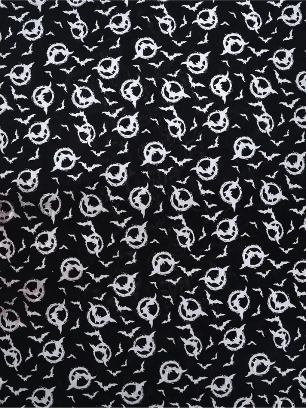 Скатерть тканевая на хэллоуин &laquo;Летучие мыши&raquo;, серебро, 200&times;140