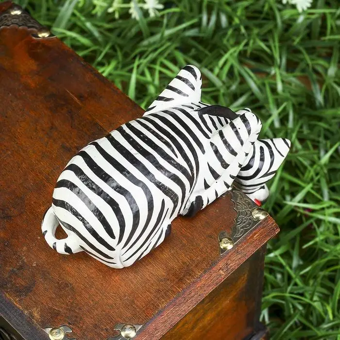 Сувенир дерево "Зебра Тася подглядывает" 19х11х5 см Сувенир дерево "Зебра Тася подглядывает" 19х11х5 см