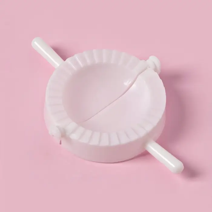 Форма для лепки пельменей Доляна, d=7 см, белая Форма для лепки пельменей Доляна, d=7 см, белая