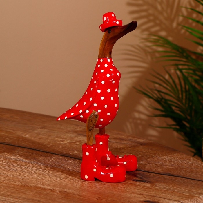 Сувенир Сувенир "Утка в летнем наряде" цв. красный, дерево 27 см