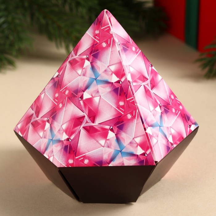 Конфеты «Для тебя в новый год» в коробке бриллианте с предсказанием, 150 г. Конфеты «Для тебя в новый год» в коробке бриллианте с предсказанием, 150 г.