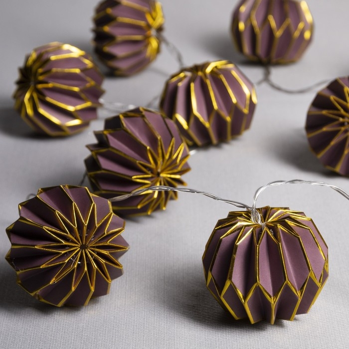 Гирлянда «Нить» 2 м с насадками «Фиолетовый фонарик», IP20, прозрачная нить, 10 LED, батарейки AAх2 (нет в комплекте), свечение тёплое белое Гирлянда «Нить» 2 м с насадками «Фиолетовый фонарик», IP20, прозрачная нить, 10 LED, батарейки AAх2 (нет в комплекте), свечение тёплое белое