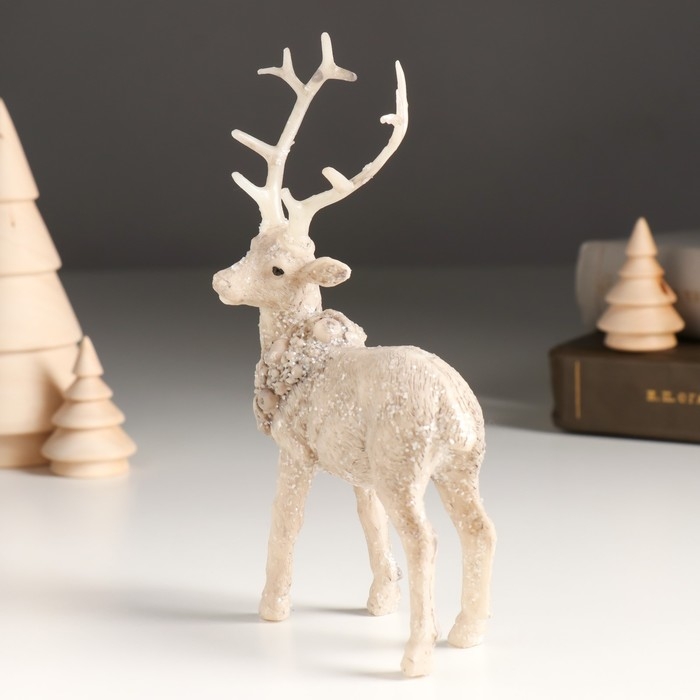 Сувенир полистоун Сувенир полистоун "Серебристый олень с венком на шее" 8,6х4,5х15 см