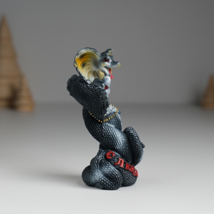 Сувенир полистоун Сувенир полистоун "Змеи тёмные в обнимку" 5,8х4,8х9 см