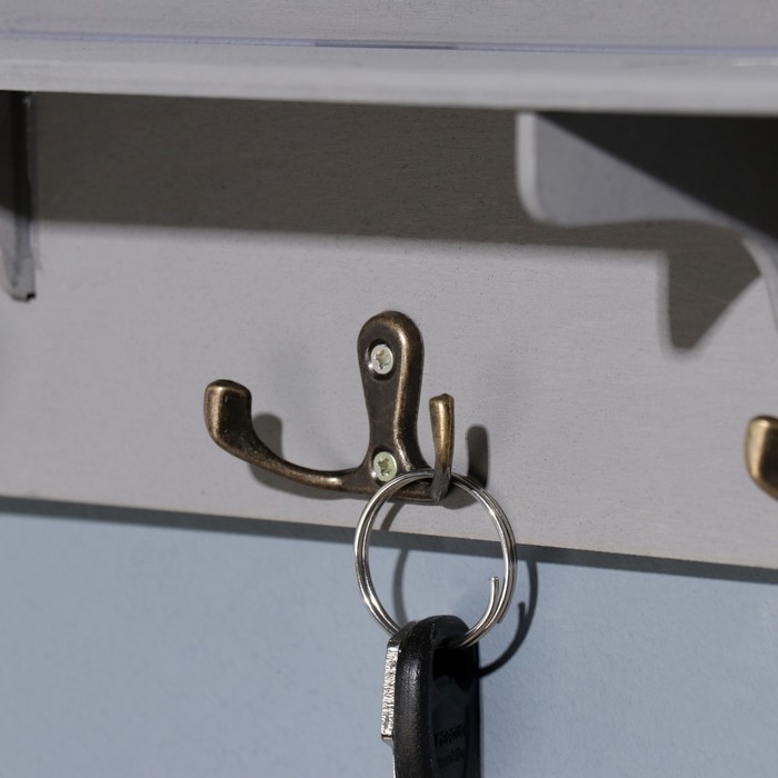 Ключница с полкой Ключница с полкой "Здесь живет счастье" серый цвет, 28х23х7,5 см