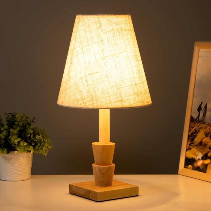 Настольная лампа Настольная лампа "Ульн" E27 40Вт светлое дерево 19,5х19,5х38 см RISALUX