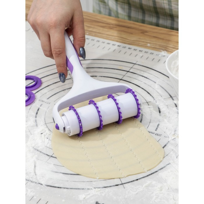 Валик для нарезки теста Доляна «Лепота», 12,5×3×19 см, 4 насадки, цвет белый Валик для нарезки теста Доляна «Лепота», 12,5×3×19 см, 4 насадки, цвет белый