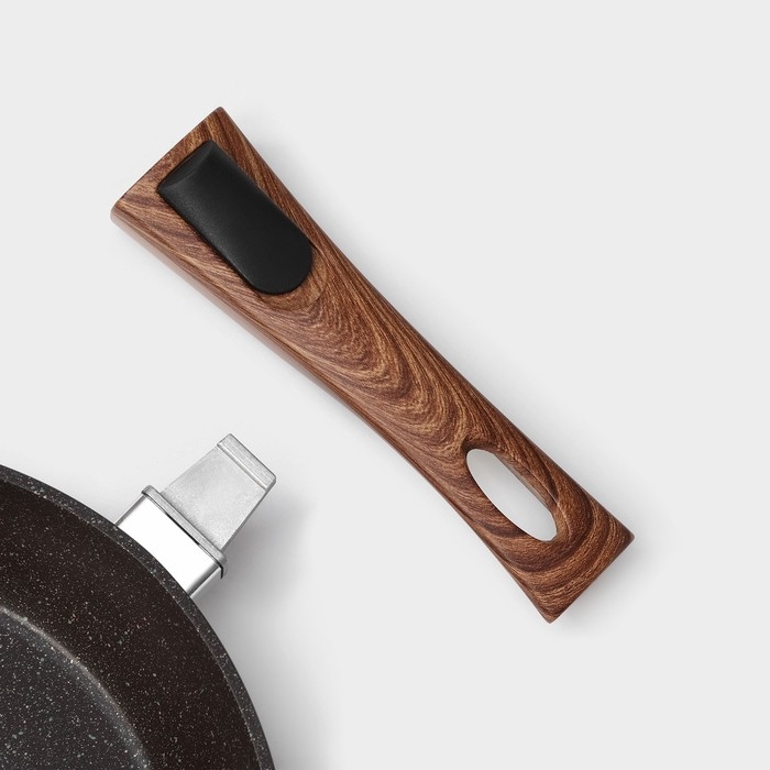 Сковорода кованая Magistro Granit, d=22 см, съёмная ручка soft-touch, антипригарное покрытие, индукция, цвет чёрный Сковорода кованая Magistro Granit, d=22 см, съёмная ручка soft-touch, антипригарное покрытие, индукция, цвет чёрный