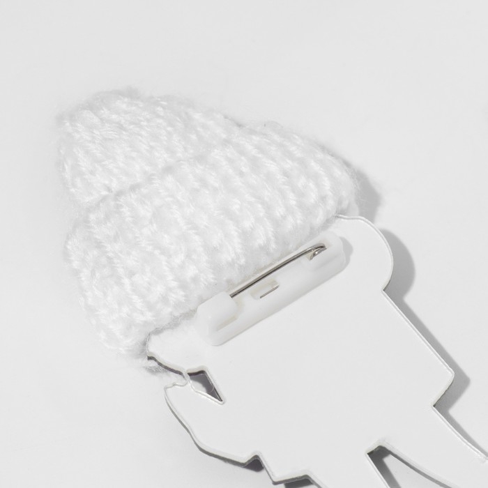 Брошь «Девочка» в джинсах, цветная в серебре Брошь «Девочка» в джинсах, цветная в серебре