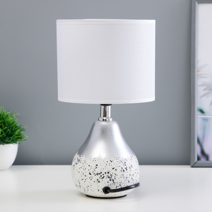 Настольная лампа Настольная лампа "Лиана" Е14 40Вт бело-серебристый 15х15х28 см