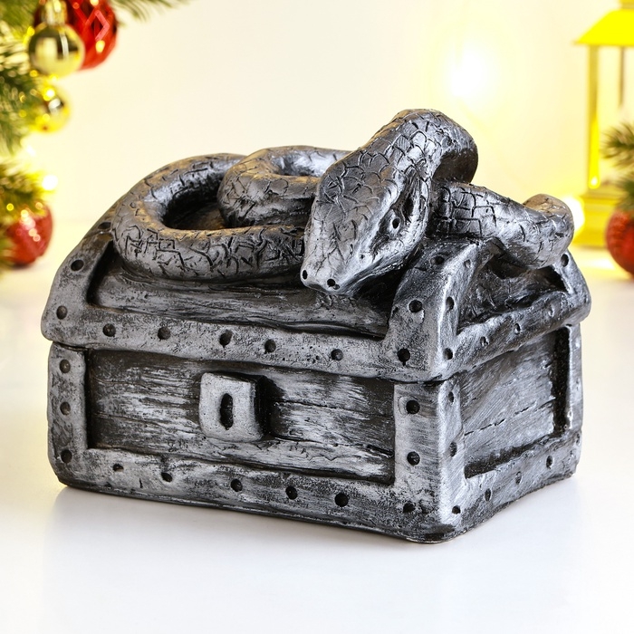 Новый год. Символ 2025. Копилка Новый год. Символ 2025. Копилка "Змея на сундуке" 16х11х14см, серебро