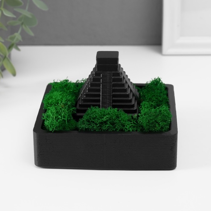 Кашпо бетонное Кашпо бетонное "Храм Солнца" высота 8 см 11,5х11,5 см черный со мхом (мох зелен. стабилиз.)