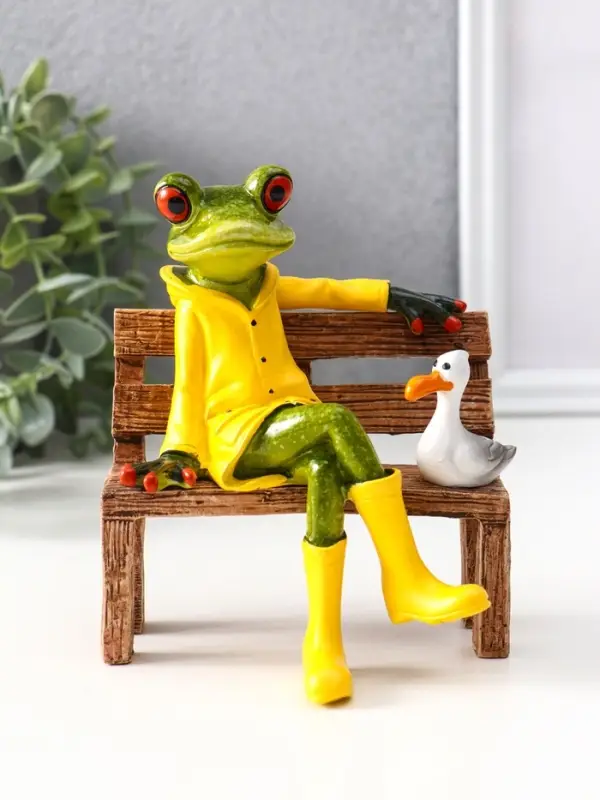 Сувенир полистоун лак "Лягуха в плаще и сапогах на скамейке с чайкой" 12х9,5х13 см
