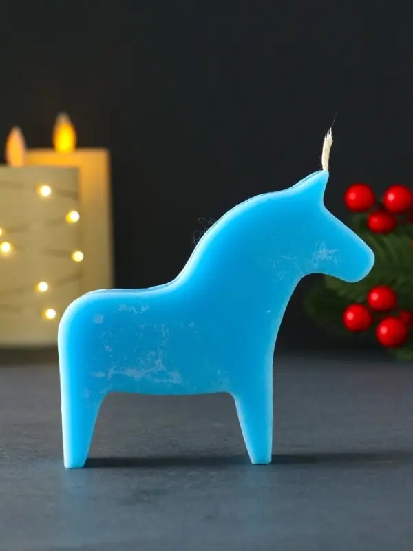 Декоративная свеча новогодняя &laquo;Лошадка&raquo;, 95&times;105 мм, голубой
