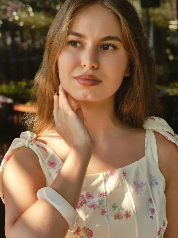 Браслет на руку широкий акриловый, цвет белый