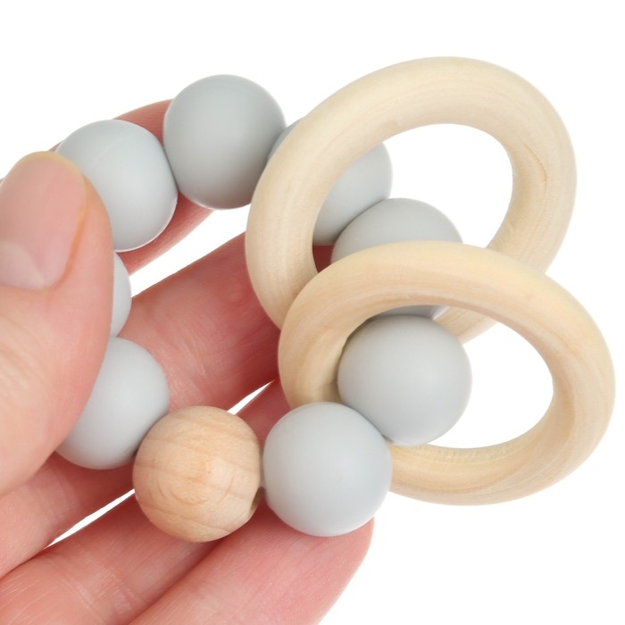 Прорезыватель силиконовый M&B с деревянным кольцом, серый Прорезыватель силиконовый M&B с деревянным кольцом, серый