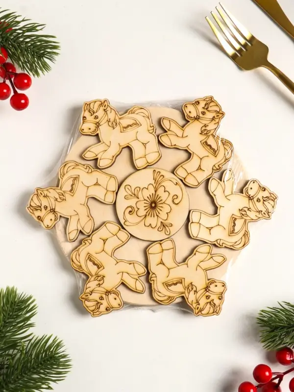 Подставка под горячее Лошадь маленькая, 20см, можжевельник Подставка под горячее Лошадь маленькая, 20см, можжевельник