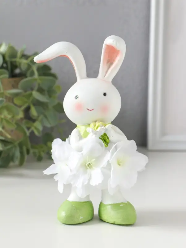 Сувенир полистоун "Зайка в цветочной юбочке, с букетиком" 9х8х14,5 см