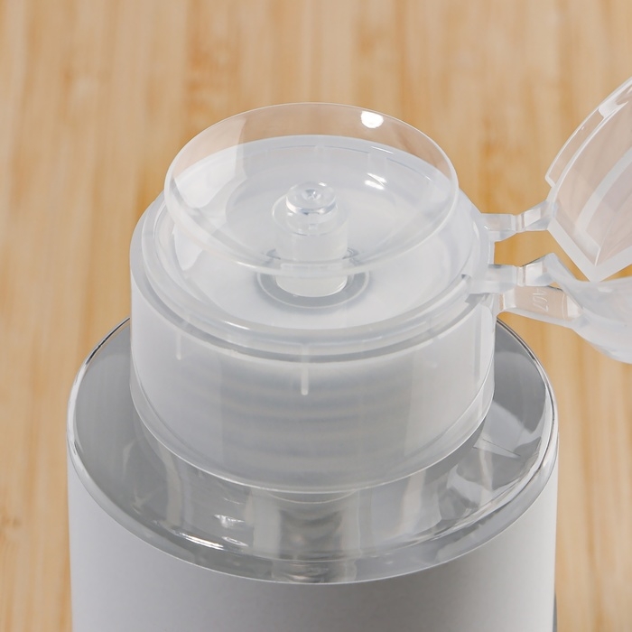 Флакон с помпой «Love what you do», 200 мл, цвет чёрный/белый Флакон с помпой «Love what you do», 200 мл, цвет чёрный/белый