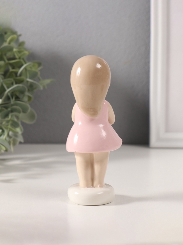 Сувенир керамика "Малышка скромница в розовом платьице" 4х5х12 см