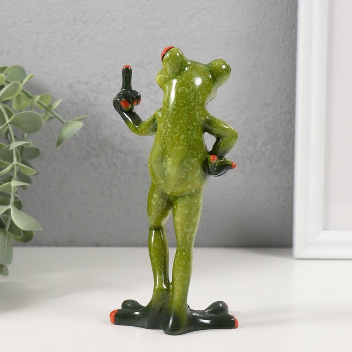 Сувенир полистоун лак Сувенир полистоун лак "Лягуха показывает средний палец" 7,5х6,8х15,7 см