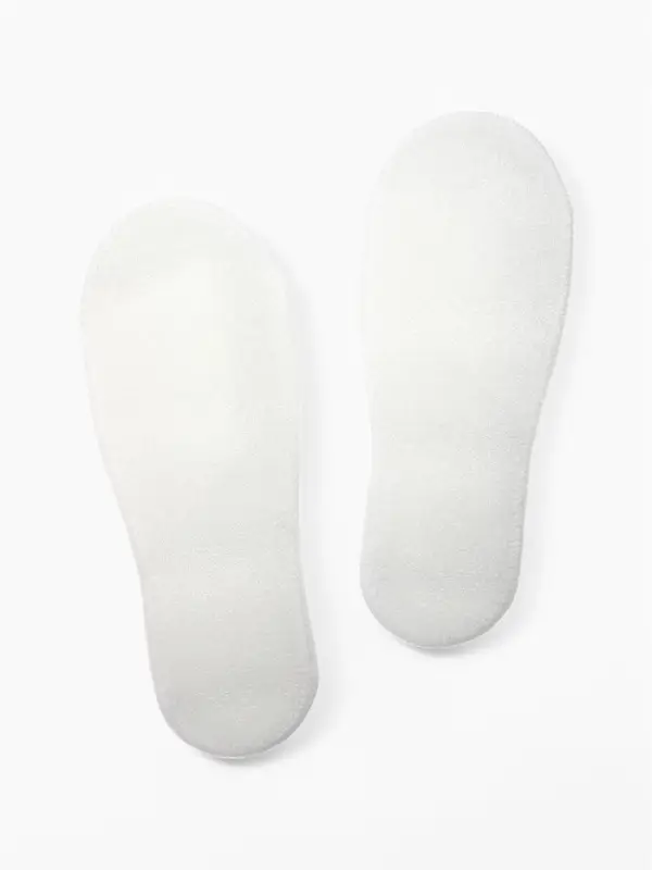 Тапочки одноразовые, антикризисные, подошва 4 мм, белые, 42 р. Тапочки одноразовые, антикризисные, подошва 4 мм, белые, 42 р.