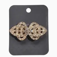 Зажим для кардигана "Ажур", шип, цвет белый в золоте Зажим для кардигана "Ажур", шип, цвет белый в золоте