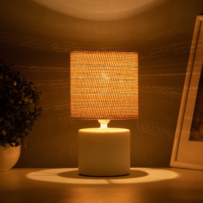 Лампа настольная Лампа настольная "Лиза" 1х40Вт Е14 белый 13х13х24см