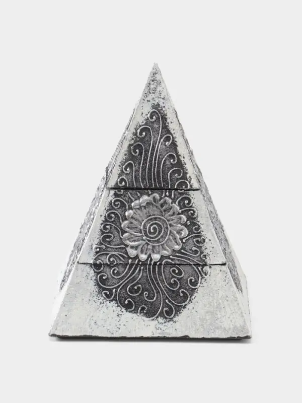 Шкатулка &laquo;Пирамидка&raquo;, 15&times;15&times;20 см, МДФ, серебристая