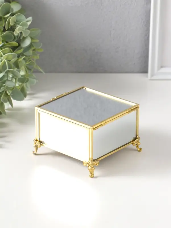 Шкатулка стекло с металлическим каркасом "Зеркальная на ножках" золото 10,5х10,5х7 см