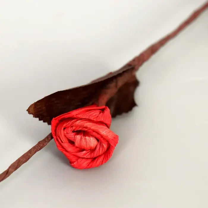 Декор ветка лоза розочки 105 см (фасовка 10 шт, цена за 1шт) микс