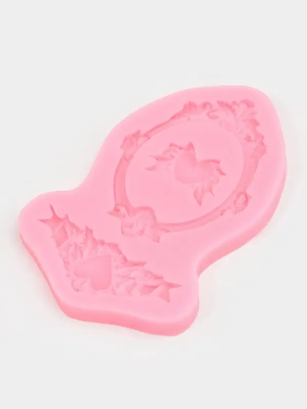 Молд для заливки &laquo;Сердца, рамка, лепнина&raquo;, силикон, 3 ячейки, 12.5&times;8.2&times;1.1 см, МИКС