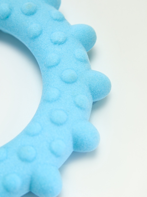 Игрушка плавающая для собак "Кольцо с шипами" Пижон Premium, вспененный TPR, 8 см, голубая