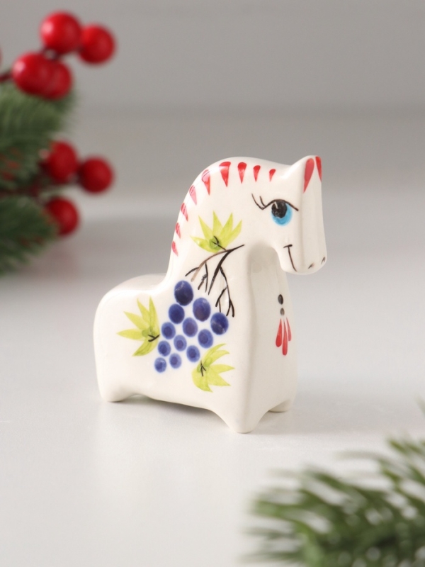 Статуэтка фарфоровая Статуэтка фарфоровая "Конь Виноград", 7 см