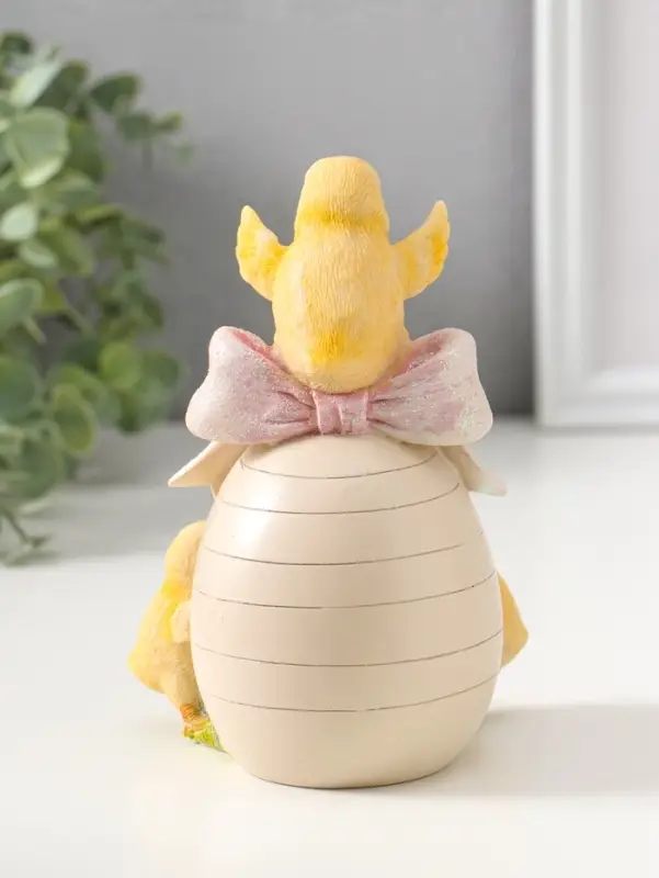 Сувенир полистоун "Цыплята с яичком с розовыми цветами и колокольчиками" 15 см