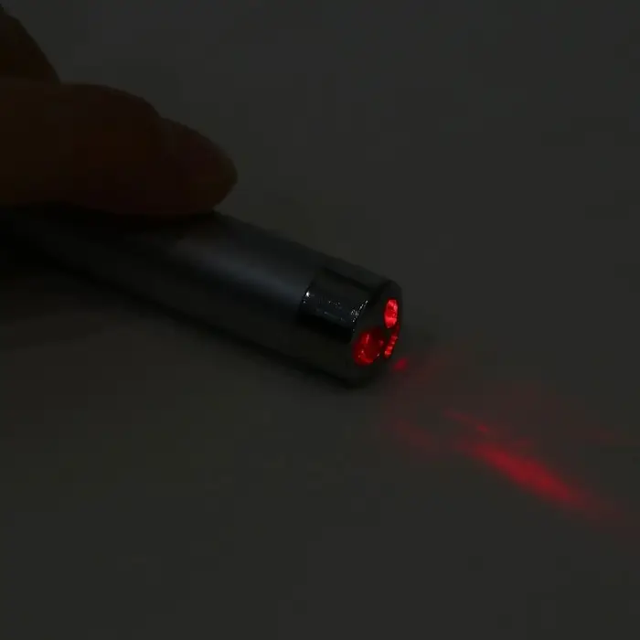 Лазерная указка &laquo;Мастер К&raquo;, с карабином, 2 LED, 7&times;1.5 см
