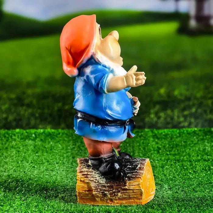 Садовая фигура из полистоуна &laquo;Гномик с лопатой&raquo;, 15&times;12&times;30 см