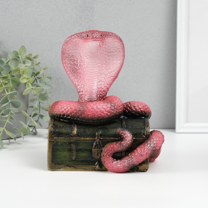 Новогодняя фигурка Новогодняя фигурка "Кобра на сундуке" 20 х 17 х 12 см, темно-розовый