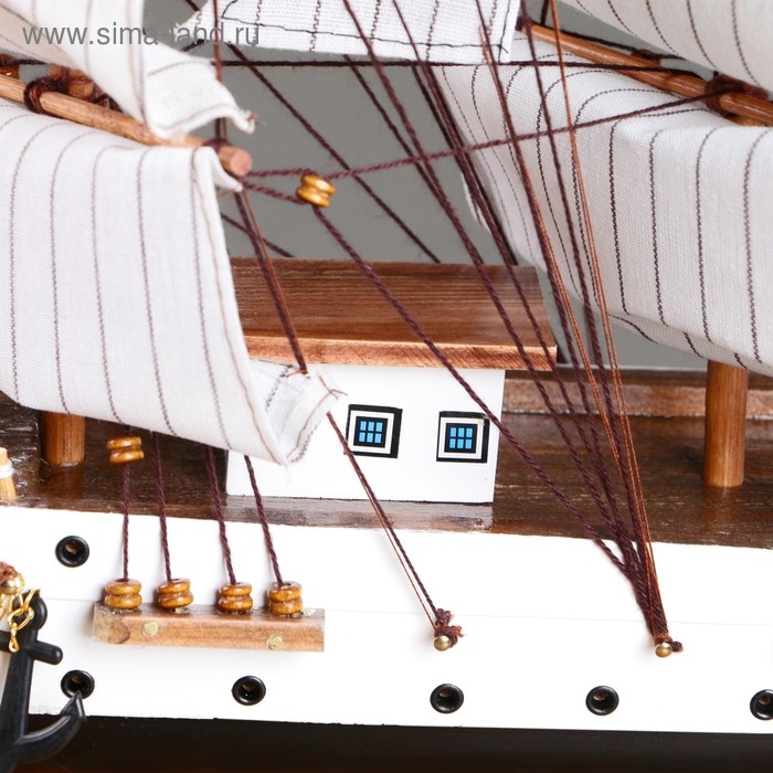 Корабль сувенирный большой &laquo;Дания&raquo;, борта белые, паруса белые с полосами, 65х65х10 см